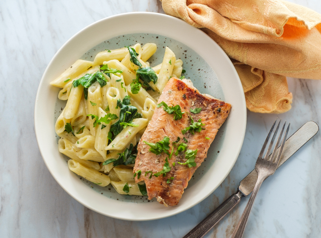 Penne met zalm en romige prei & spinazie saus