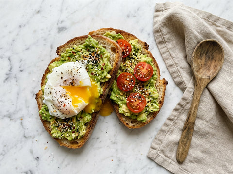 Avocado Toast met Everything Bagel Topping — Gezond Ontbijt in 5 Minuten